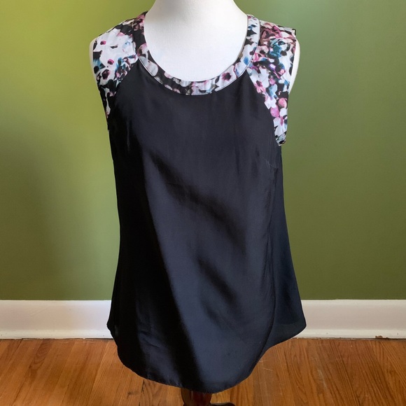 Charlie Jade flowy tank with neck detail - Picture 1 of 9